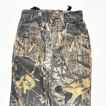 Load image into Gallery viewer, Camo trousers (Age 6/7)
