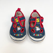 Load image into Gallery viewer, Snoopy Sandals (Size 4.5)
