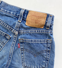 Load image into Gallery viewer, 90s Levi’s 550 denim shorts (Age 10)
