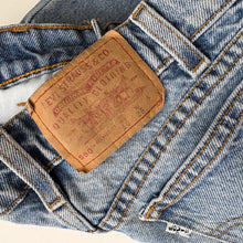 Load image into Gallery viewer, 90s Levi’s denim shorts (Age 10
