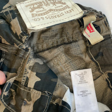 Load image into Gallery viewer, Levi’s camo shorts (Age 8)
