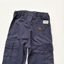 Load image into Gallery viewer, OshKosh cargo trousers (Age 5)
