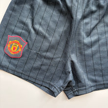 Load image into Gallery viewer, 1995/96 Manchester United full kit (Age 8/10)

