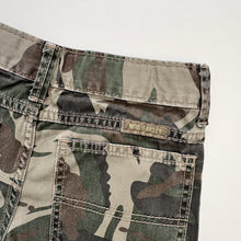 Load image into Gallery viewer, Wrangler cargo shorts (Age 7)
