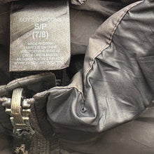 Load image into Gallery viewer, The North Face puffa coat (Age 7/8)
