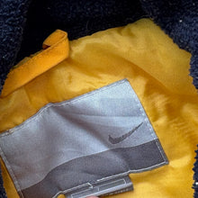 Load image into Gallery viewer, 00s Nike coat (Age 7)
