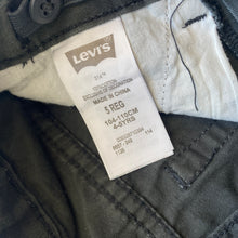 Load image into Gallery viewer, Levi’s cargo shorts (Age 4/5)
