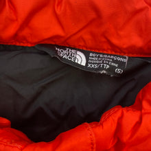 Load image into Gallery viewer, The North Face puffa (Age 5)
