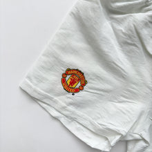 Load image into Gallery viewer, 00s Umbro Manchester United shorts (Age 2/3)
