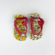Load image into Gallery viewer, Snoopy Havaianas Flip Flops (Size 1/2)
