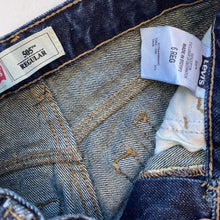 Load image into Gallery viewer, Levi’s 505 jeans (Age 6)
