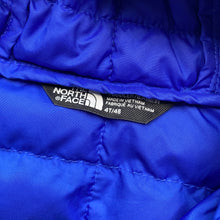 Load image into Gallery viewer, The North Face puffa coat (Age 4)
