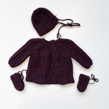 Load image into Gallery viewer, Vintage Hand Knitted Set (Age 3/6m)
