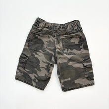 Load image into Gallery viewer, Wrangler cargo shorts (Age 8)
