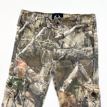 Load image into Gallery viewer, Camo cargos (Age 6/7)
