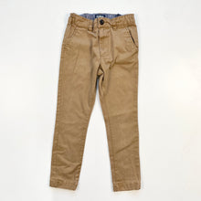 Load image into Gallery viewer, OshKosh trousers (Age 6)
