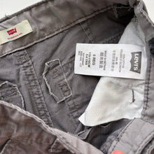 Load image into Gallery viewer, Levi’s cargo shorts (Age 5/6)
