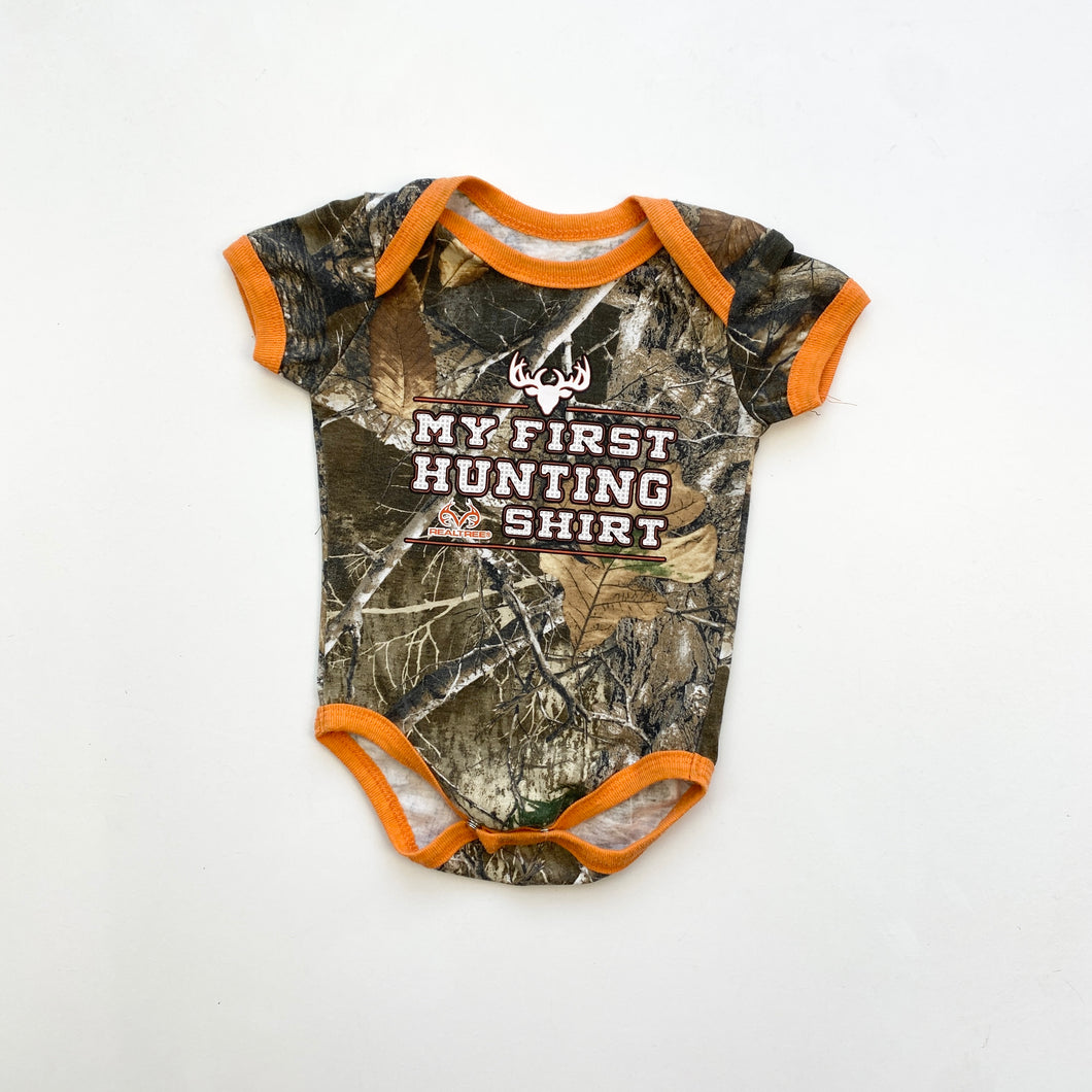 Camo t-shirt (Age 3/6m)