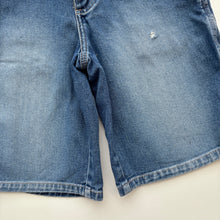 Load image into Gallery viewer, Gap Carpenter shorts (Age 8)
