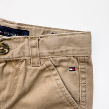 Load image into Gallery viewer, Tommy Hilfiger cargo shorts (Age 3)
