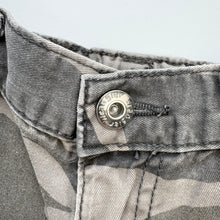 Load image into Gallery viewer, Wrangler cargo shorts (Age 8)
