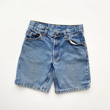 Load image into Gallery viewer, 90s Levi’s 569 shorts (Age 7)
