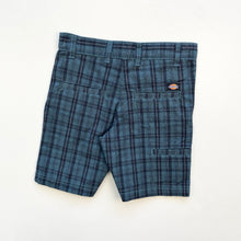 Load image into Gallery viewer, Dickies shorts (Age 5)
