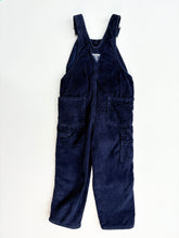 Load image into Gallery viewer, OshKosh corduroy dungarees (Age 5)
