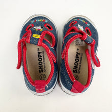 Load image into Gallery viewer, Snoopy Sandals (Size 4.5)
