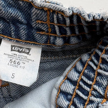 Load image into Gallery viewer, 90s Levi’s 566 denim shorts (Age 4/5)
