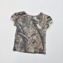 Load image into Gallery viewer, Camo t-shirt (Age 6)
