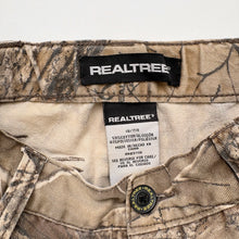 Load image into Gallery viewer, Camo cargos (Age 6/7)
