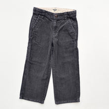 Load image into Gallery viewer, OshKosh corduroy trousers (Age 5)
