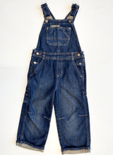 Load image into Gallery viewer, Oshkosh dungarees (Age 4)
