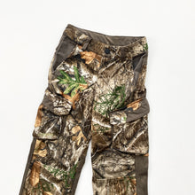Load image into Gallery viewer, Camo cargo pants (Age 5/6)
