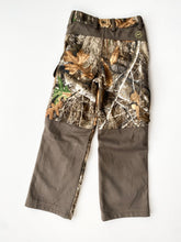 Load image into Gallery viewer, Camo cargo pants (Age 5/6)
