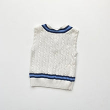 Load image into Gallery viewer, Chaps sweater vest (Age 4)

