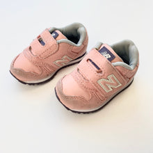 Load image into Gallery viewer, New Balance 373 Trainers (Size 2.5)
