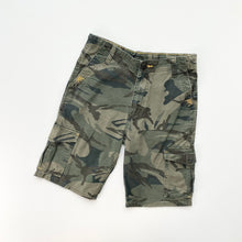 Load image into Gallery viewer, Wrangler cargo shorts (Age 14)
