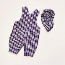 Load image into Gallery viewer, Baby dungarees &amp; hat (Age 0/3m)
