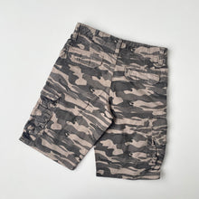 Load image into Gallery viewer, Lee cargo shorts (Age 10)
