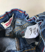 Load image into Gallery viewer, 90s Levi’s shorts (Age 5)
