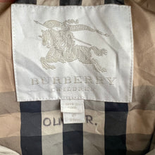 Load image into Gallery viewer, 90s Burberry puffa coat (Age 8)
