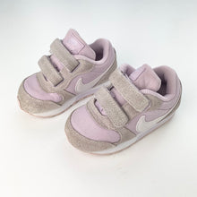 Load image into Gallery viewer, Infant Nike  trainers (Size 5.5)
