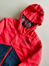 Load image into Gallery viewer, The North Face coat (Age 6)
