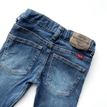 Load image into Gallery viewer, Wrangler jeans (Age 4)
